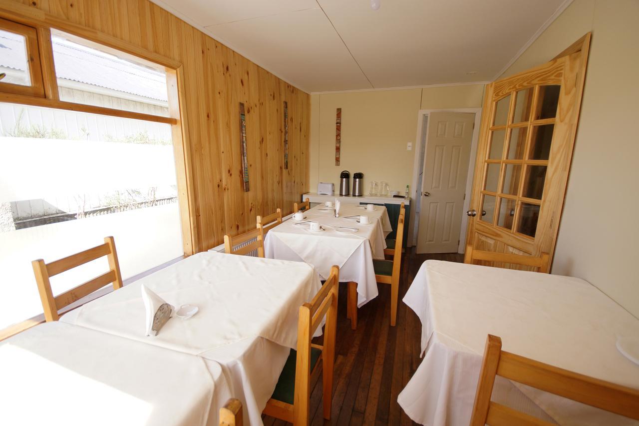 Hostal Los Pioneros Puerto Natales Exterior photo
